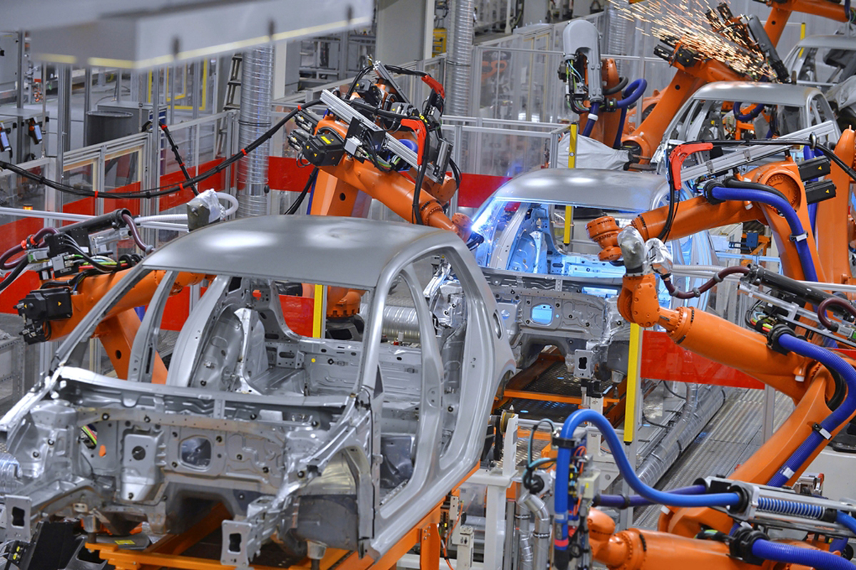 Production of cars with robots on the assembly line